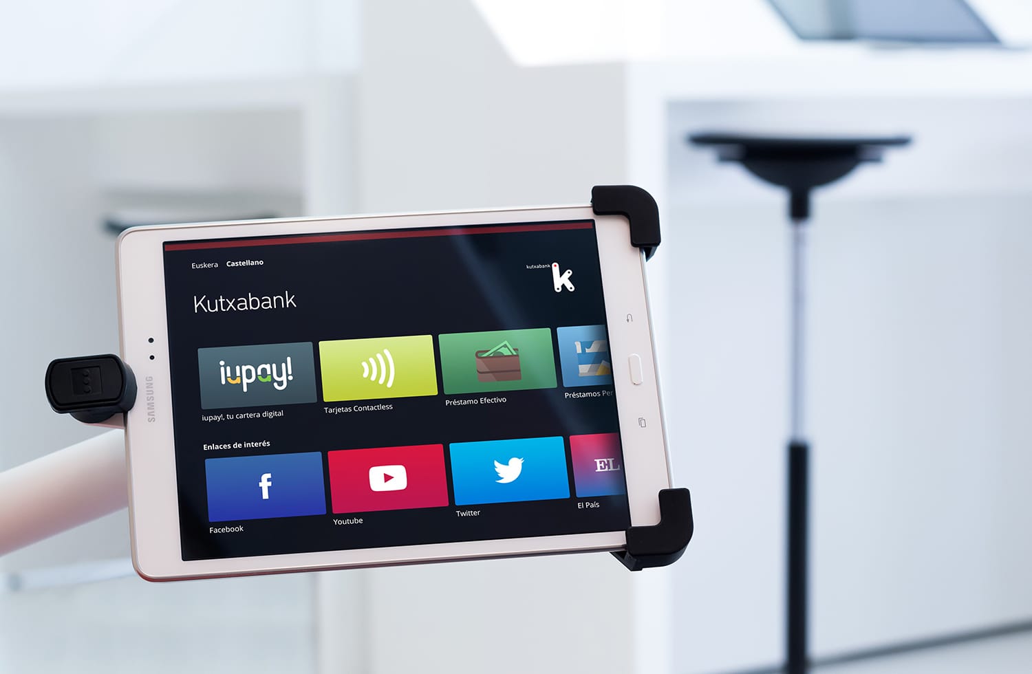 kutxabank usability tablet flagship